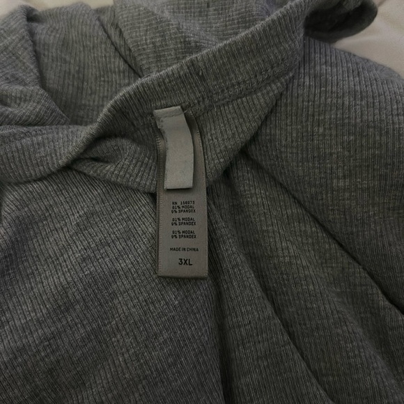 SKIMS | Soft Lounge Baby Tee - Picture 8 of 9